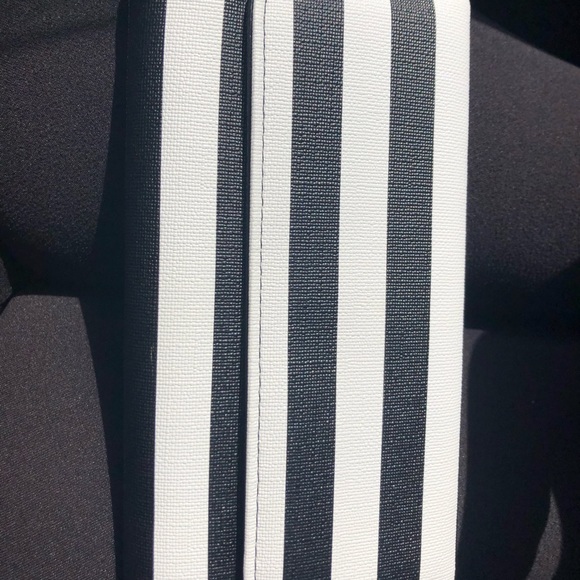 Designer Wallet - Picture 2 of 4